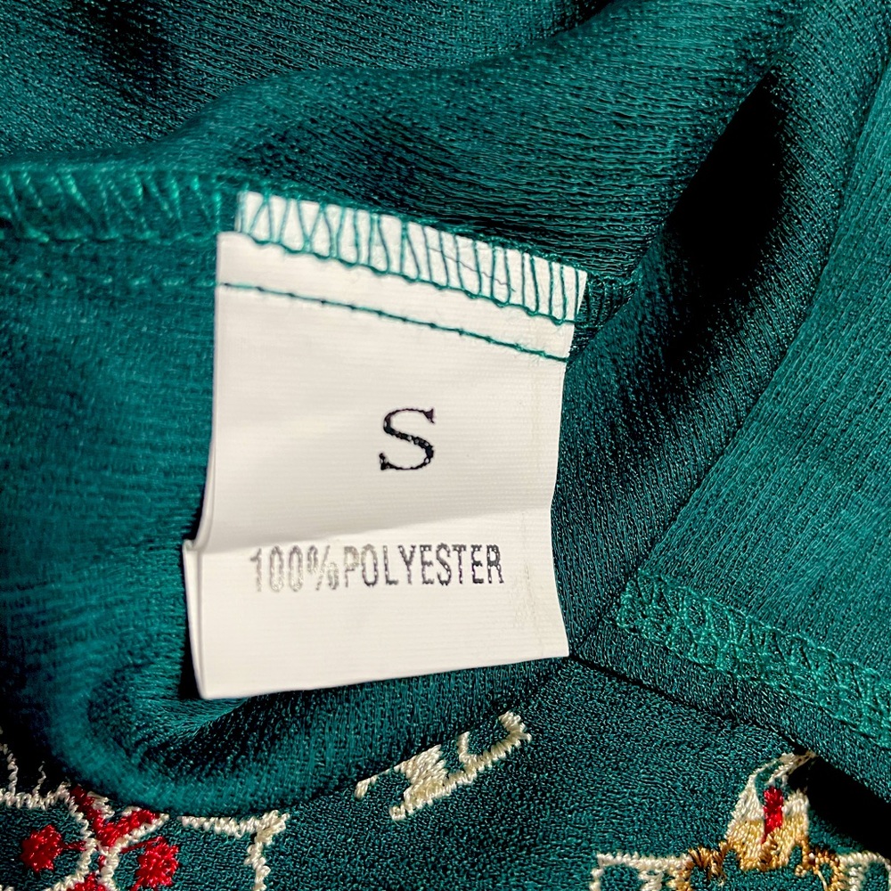 NWOT Boutique Top Green Embroidered Beautiful Adult Small - Picture 2 of 4